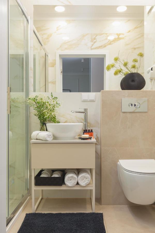 Mennica Residence Central Apartment By Renters Prestige Varsavia Esterno foto